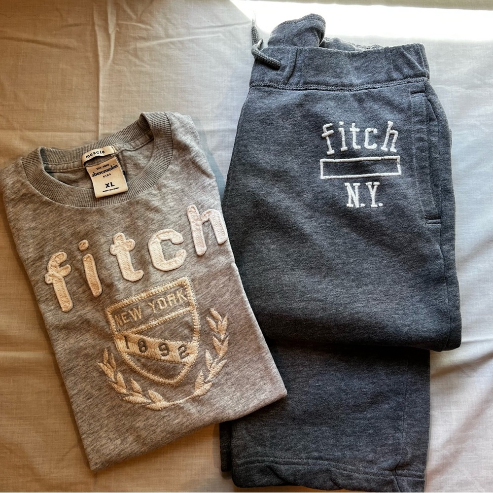 Abercrombie & Fitch Gray Logo T-shirt and sweatpants